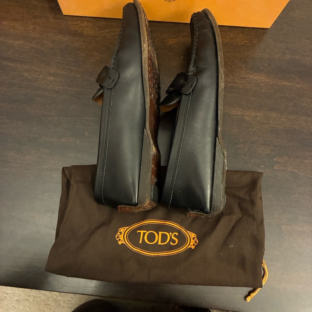 Tod's Classic Black Leather Driving Loafers Moccasins w silver accents. Size 37. - Picture 8 of 16
